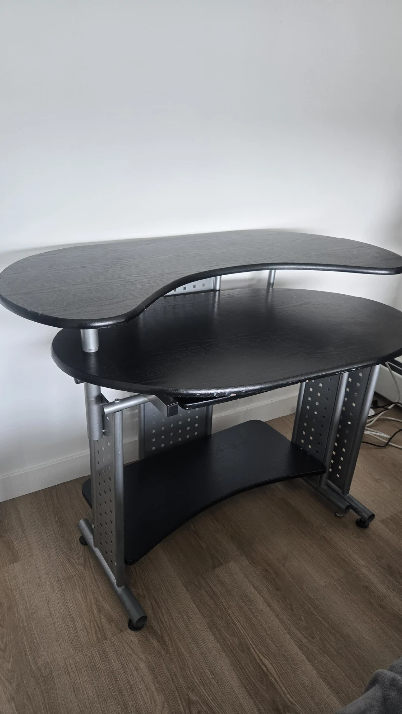 Office desk - photo 2