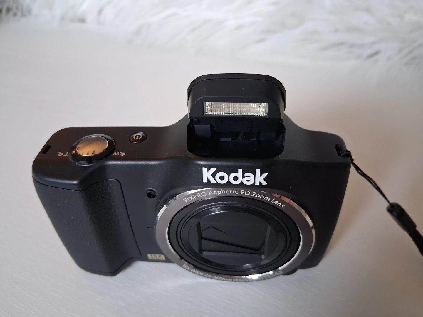 Kodak PixPro Fz152 Aspheric Ed Zoom Lens 3inch Digital Camera - photo 3