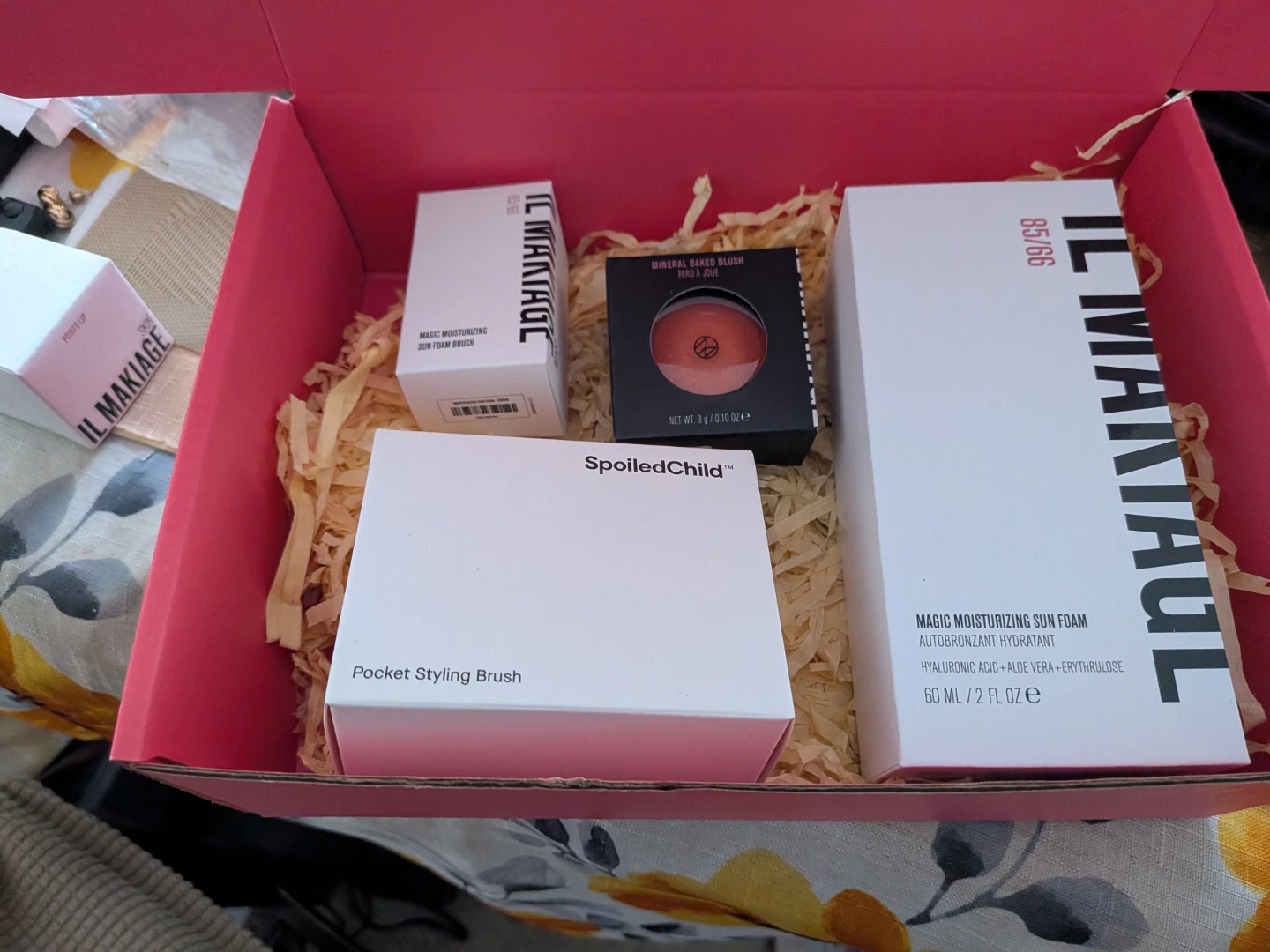 Il Makiage Beauty Box with Makeup and Brush