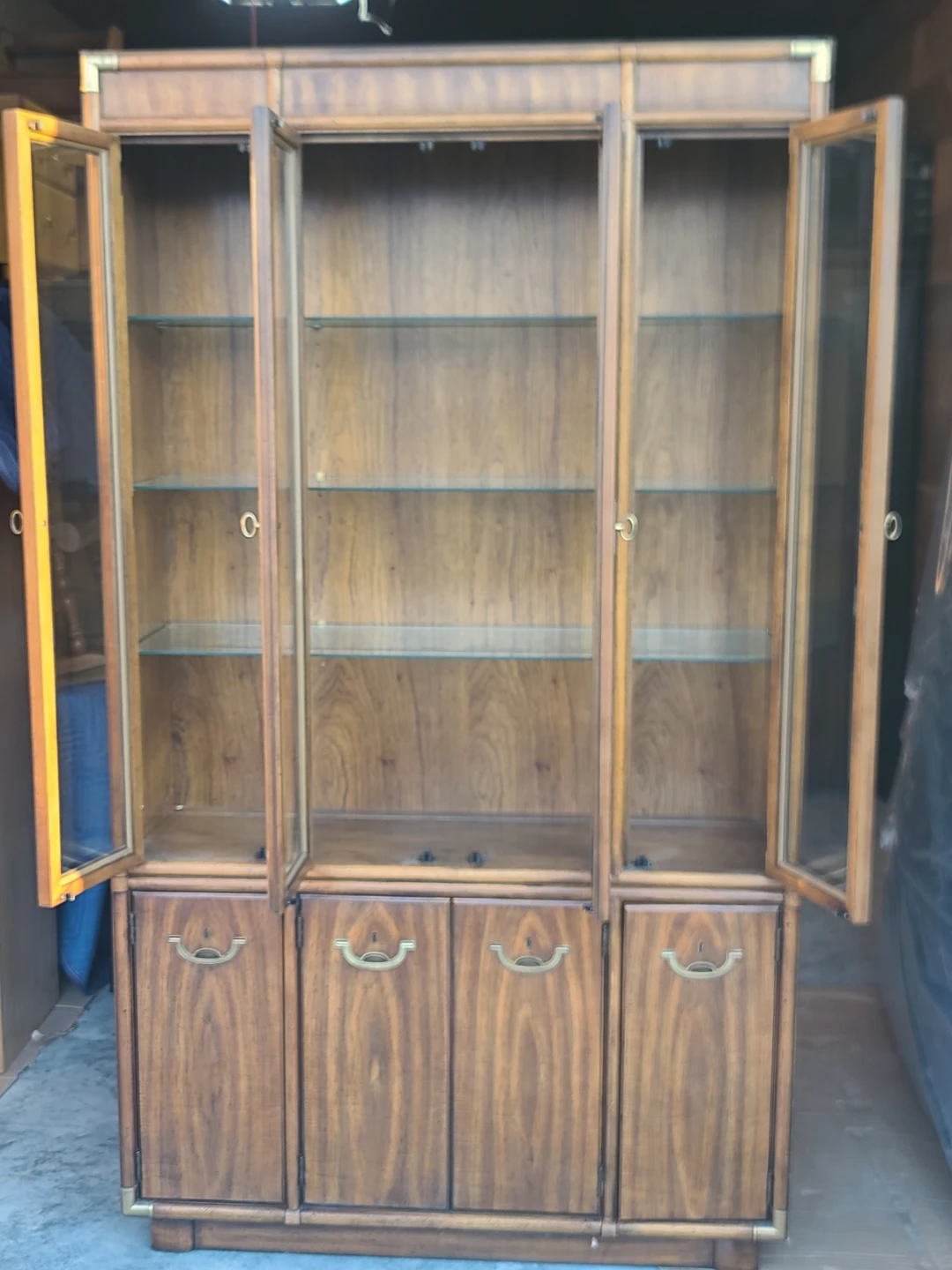 Vintage Drexel Accolade Walnut Display Cabinet / China Cabinet - photo 2