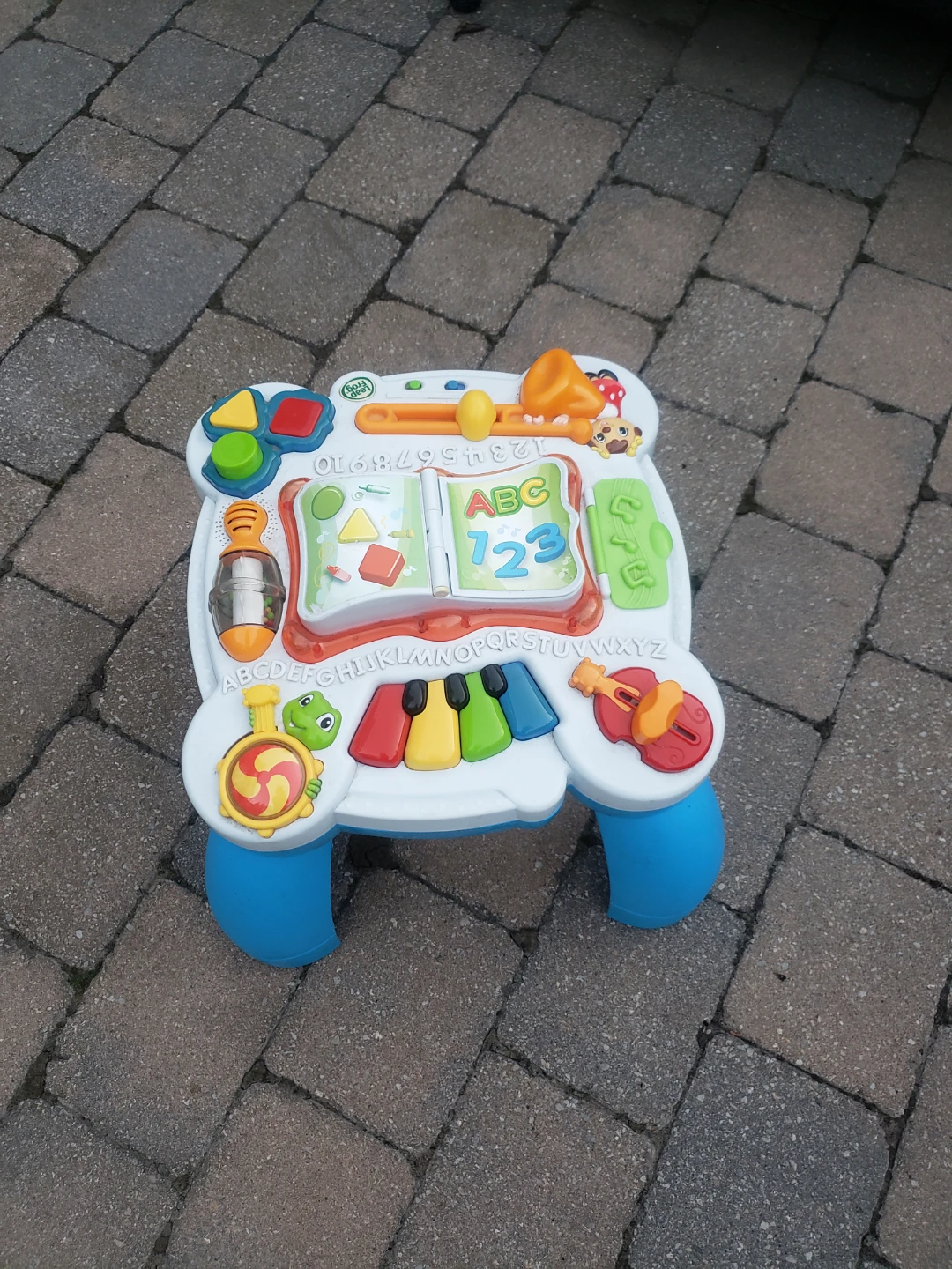 Play stand Entertainment