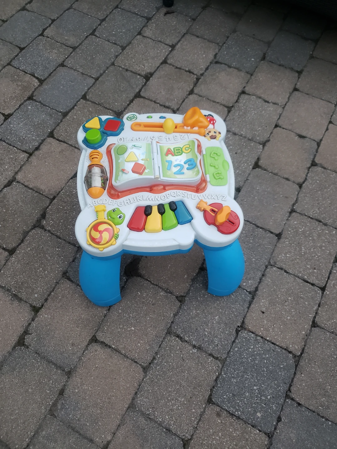 Play stand Entertainment - photo 2