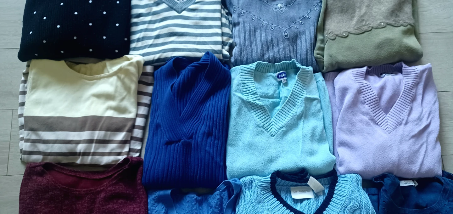 Women's V-Neck and high-collar Sweaters Bundle - photo 5