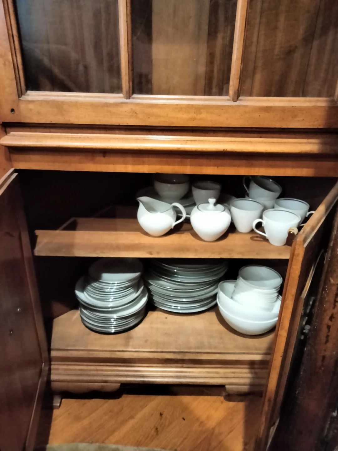 White Porcelain Dinnerware Set