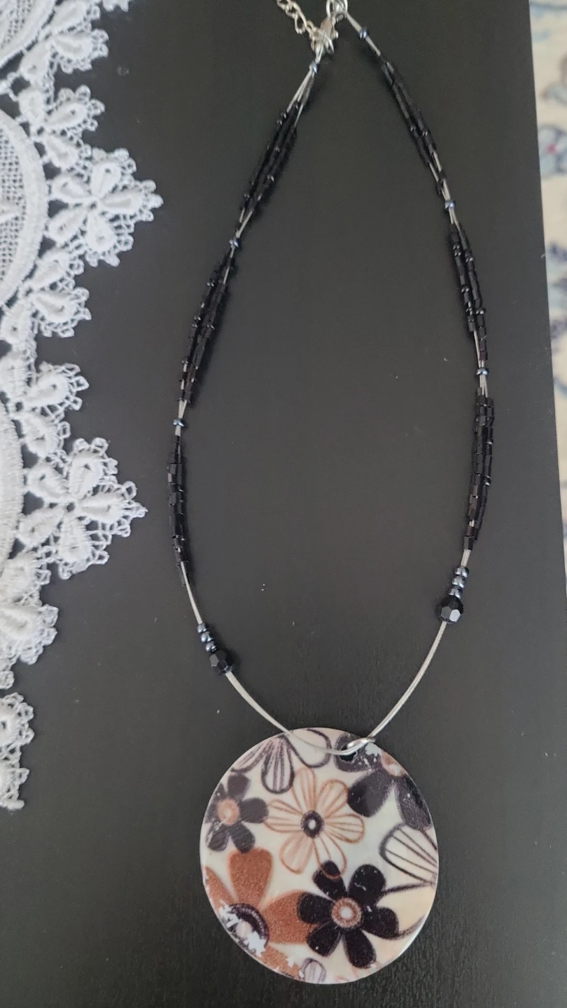 Beaded Necklace with Round Pendant - photo 3