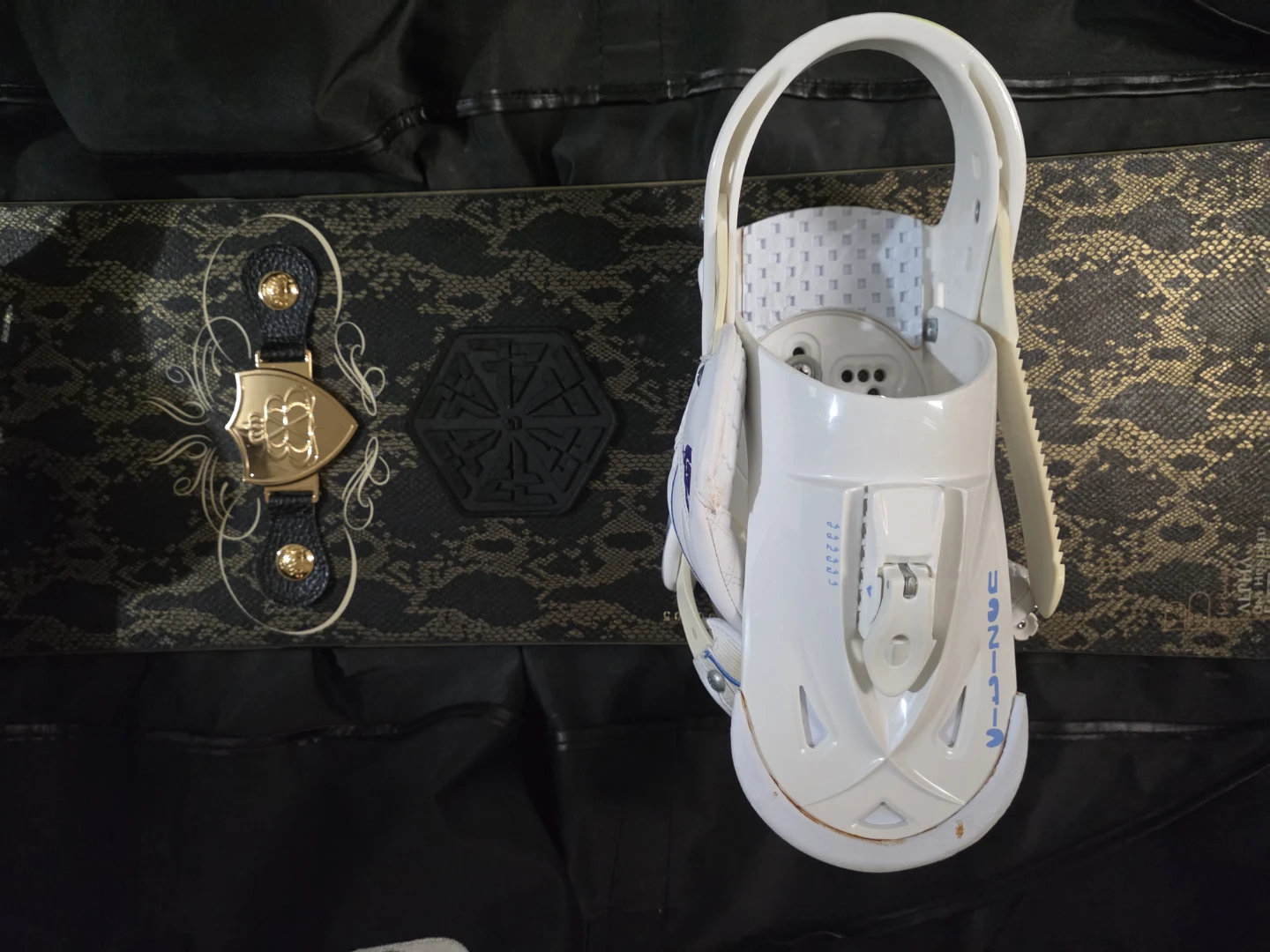 Alpha One Hundred Fifty Four Snowboard with Bindings and Bag - photo 2