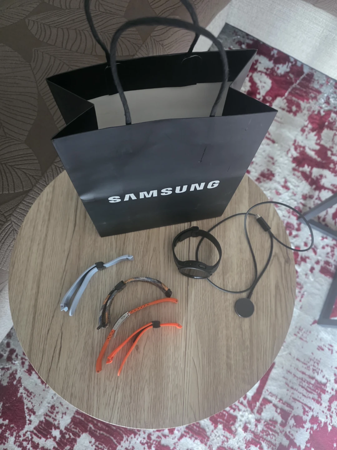 Samsung Smartwatch 5 with Multiple Bands and Charger - photo 5