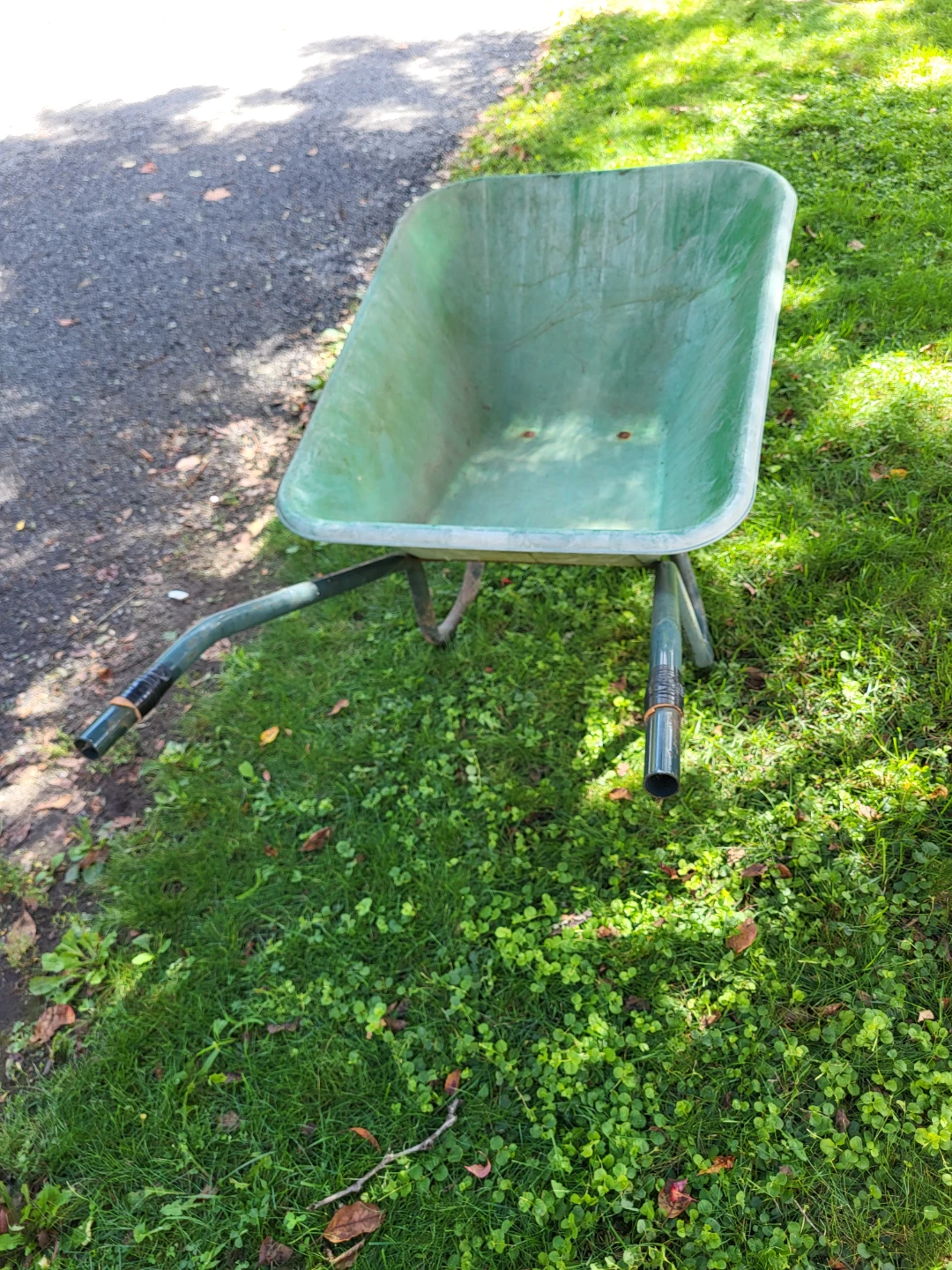 Green Plastic Wheelbarrow- New Tire Tube - photo 3