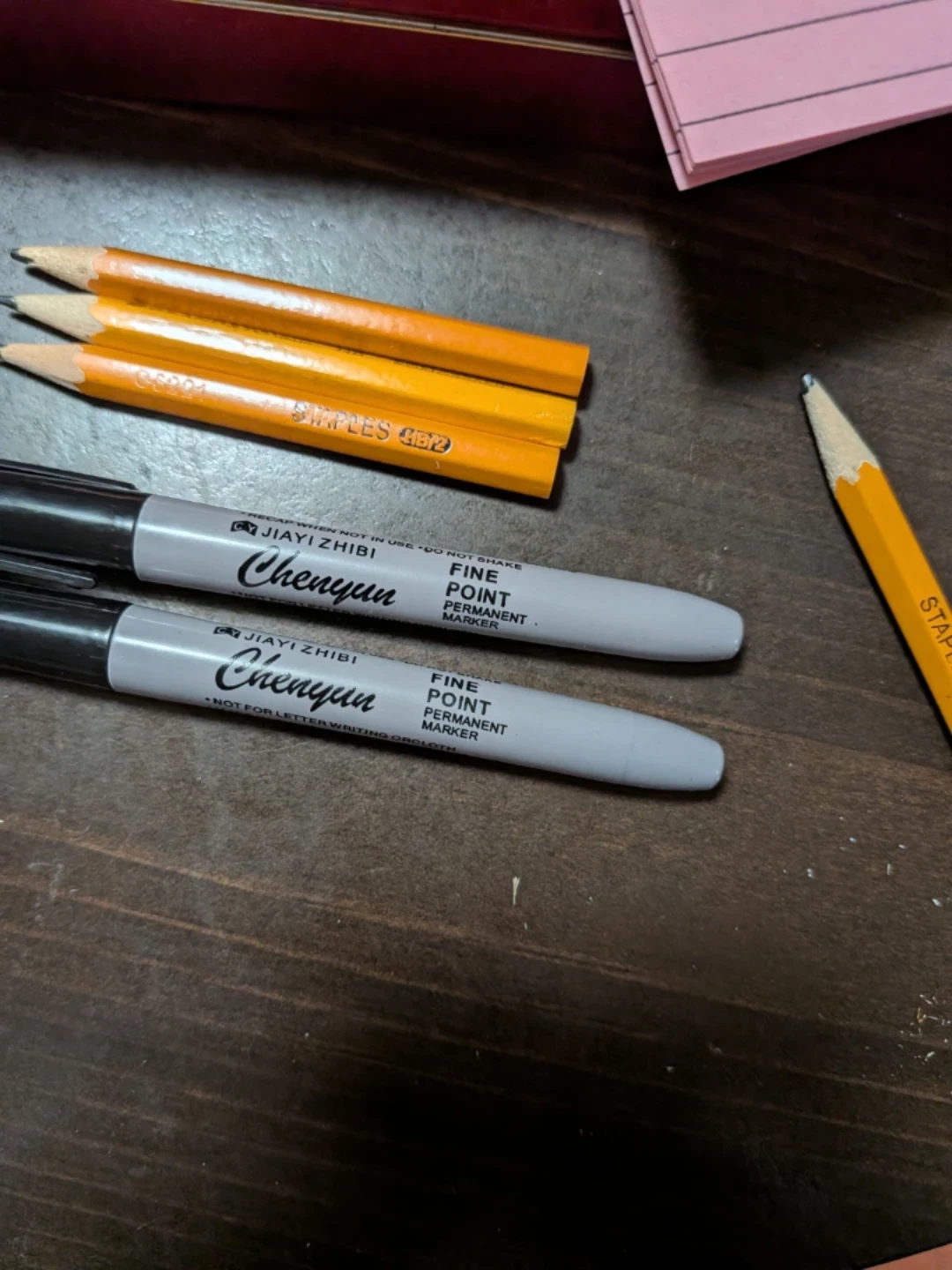 🥕 FREE CYCLE  2  Markers & 3 Pencils, Post Notes,Tin Box. - photo 3