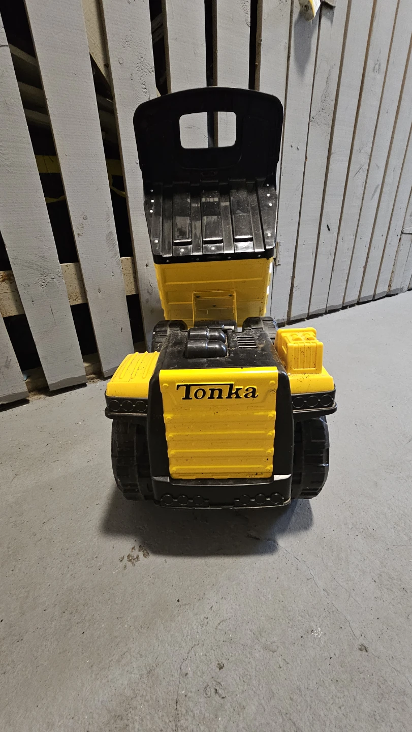 Tonka Dump Truck Toy Like New - photo 4