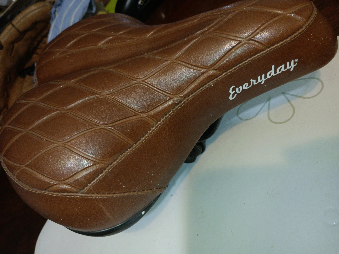 Everyday Bicycle Saddle with Integrated Tail Light