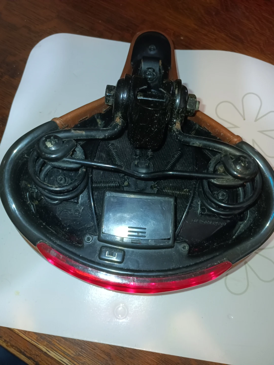 Everyday Bicycle Saddle with Integrated Tail Light - photo 4