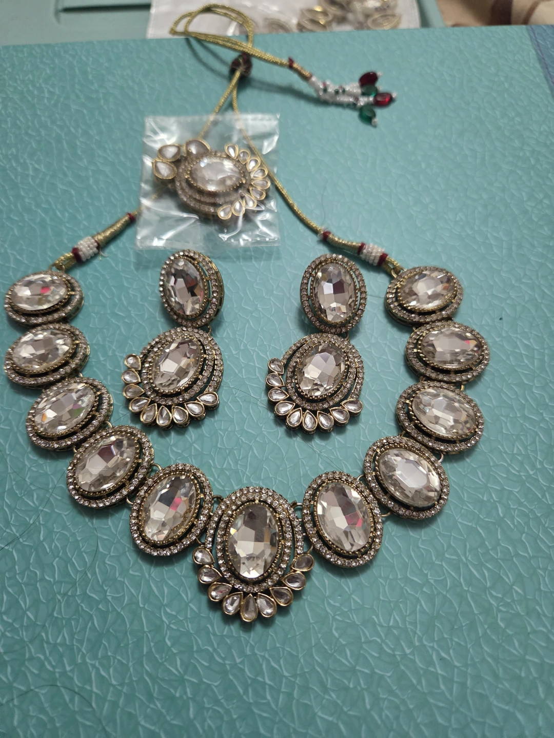 Jewellery Set with Necklace and Earrings