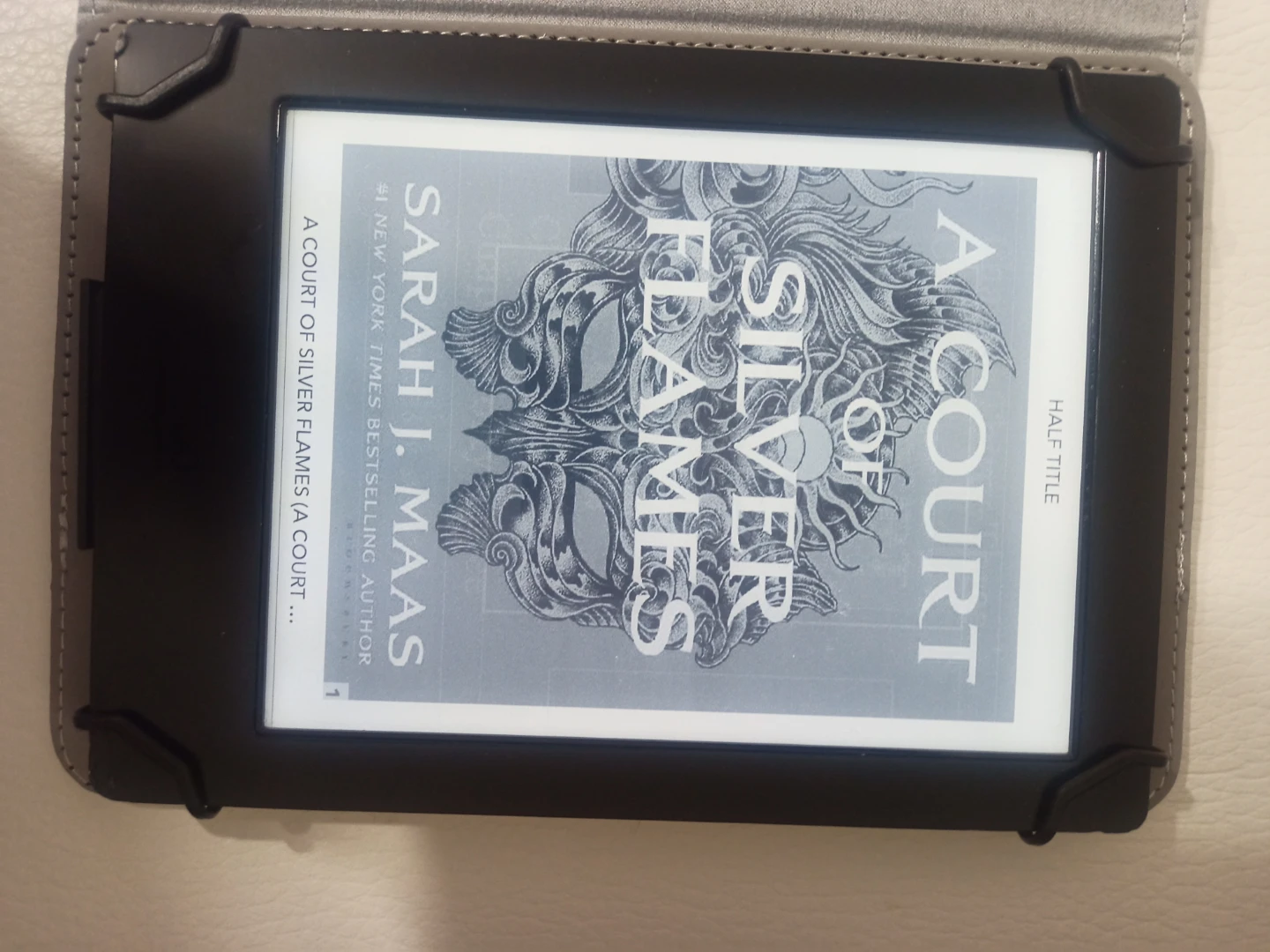 Kobo Aura H2O e-reader with case - photo 2