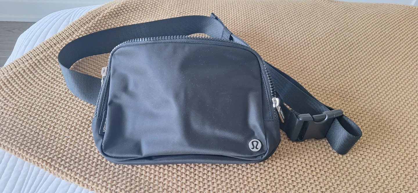 Lululemon 2L belt bag