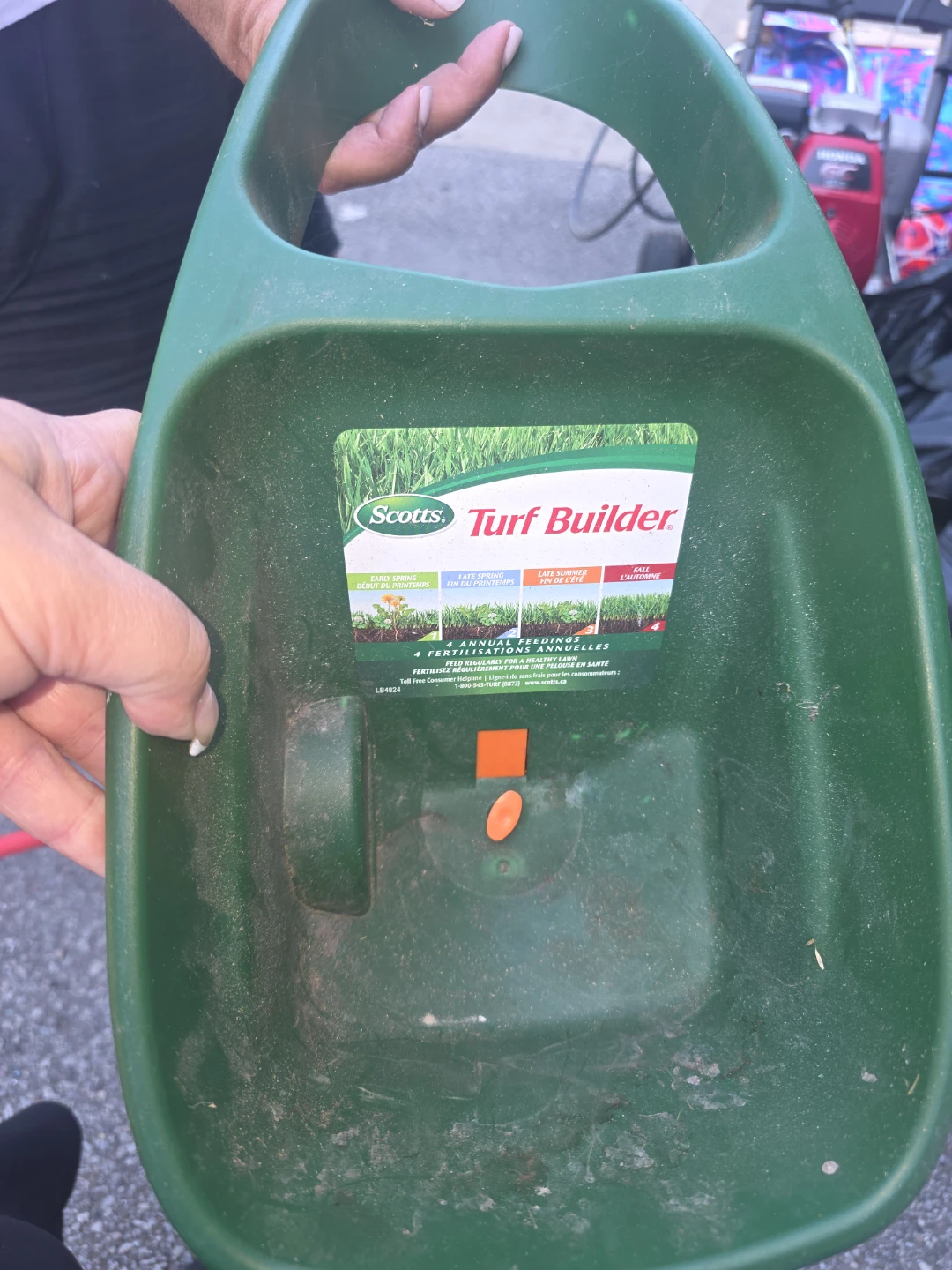 Scotts Turf Builder Lawn Fertilizer Spreader
