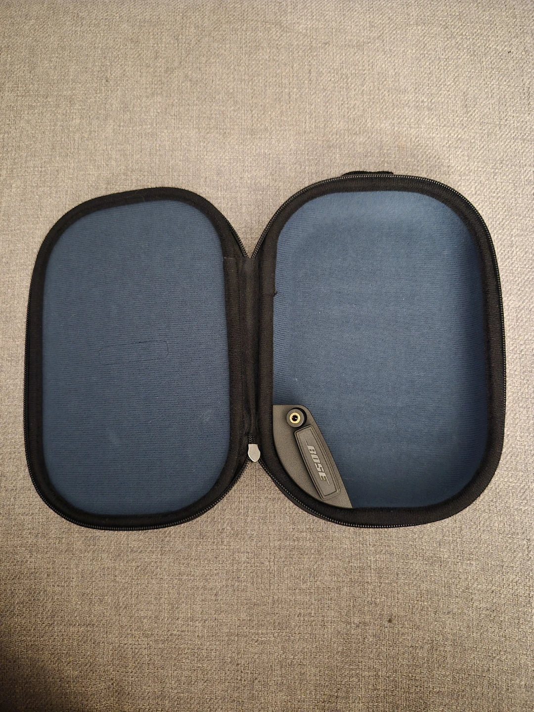 Bose Headphone Carrying Case with Adapters - photo 3