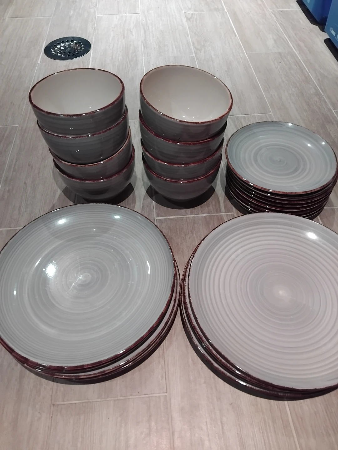Royal Norfolk swirl dinnerware set