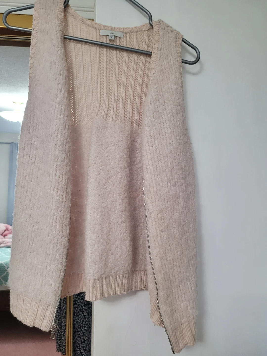 Gap Women's Beige Knit Vest Size S