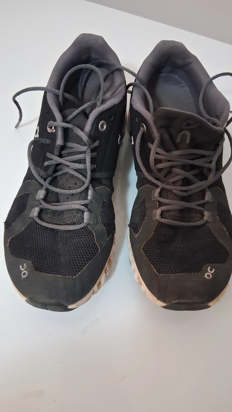 On Cloud Running Shoes size 6.5