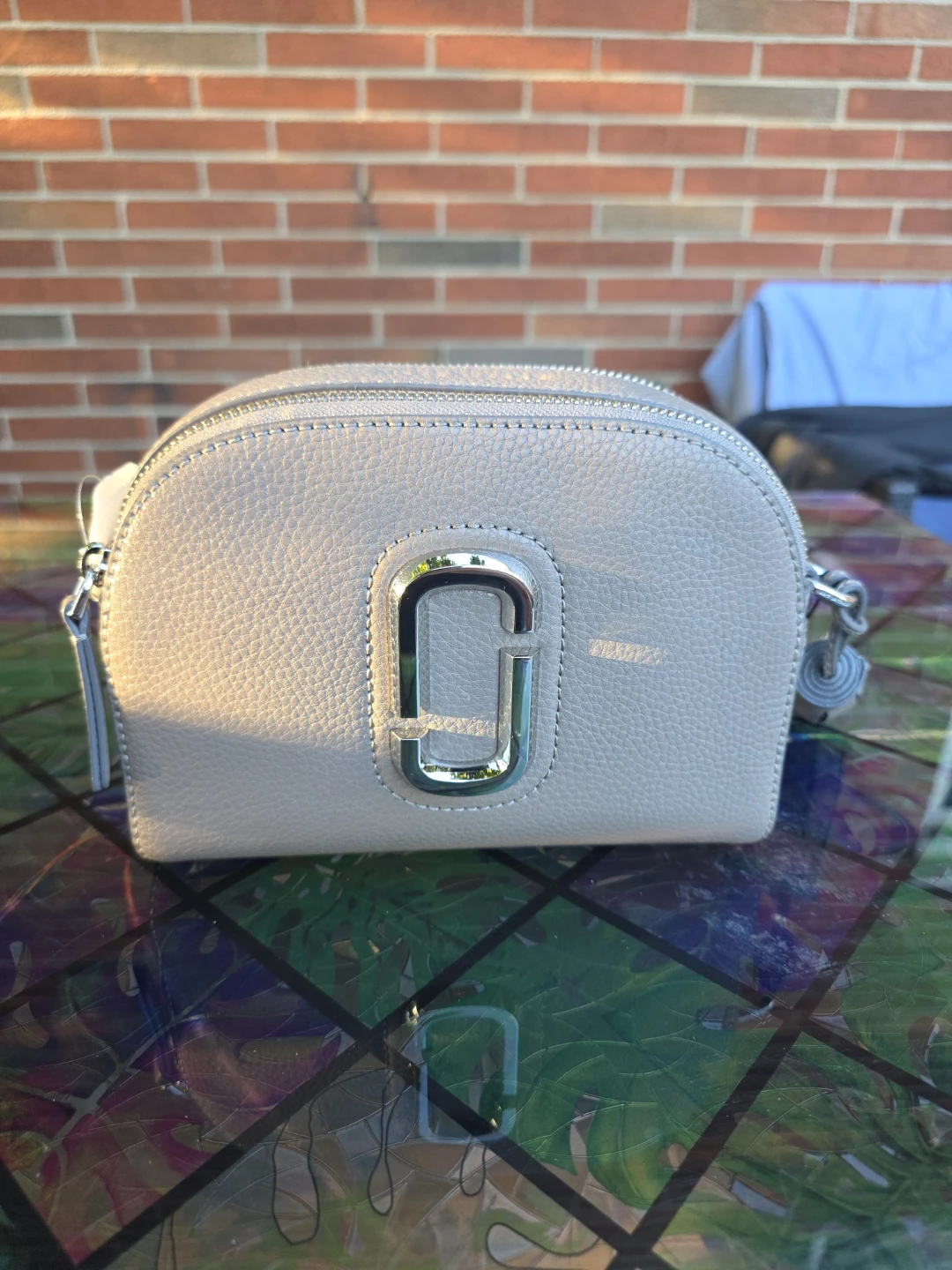 Marc Jacobs "The Pebble Shutter" – Cement
