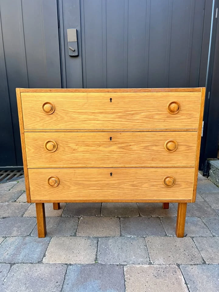 Vintage Mid Century Oak Chest of Drawers