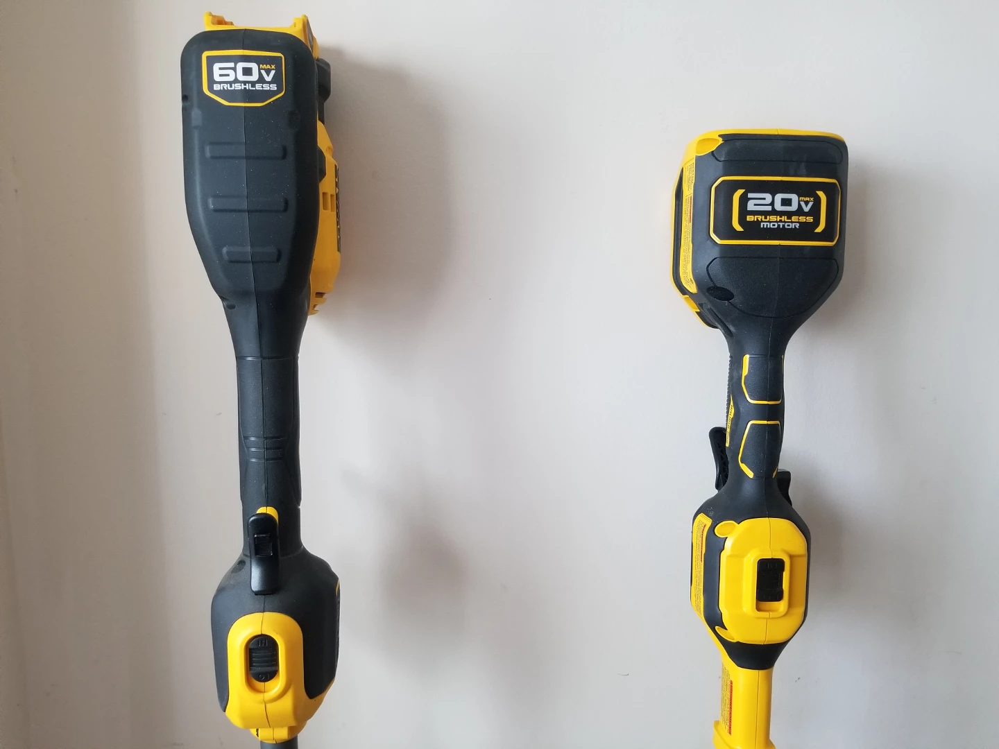 Dewalt 20V battery power trimmer it folds easy to store - photo 2