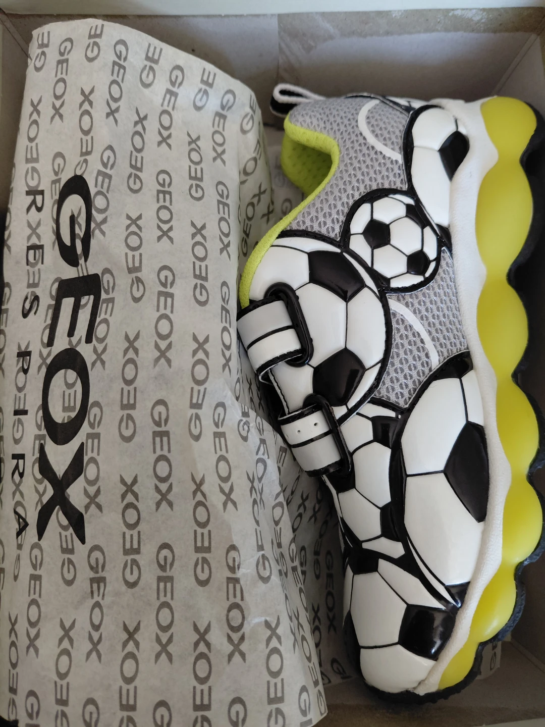 Geox J Tuono P Kids Soccer Ball Shoes