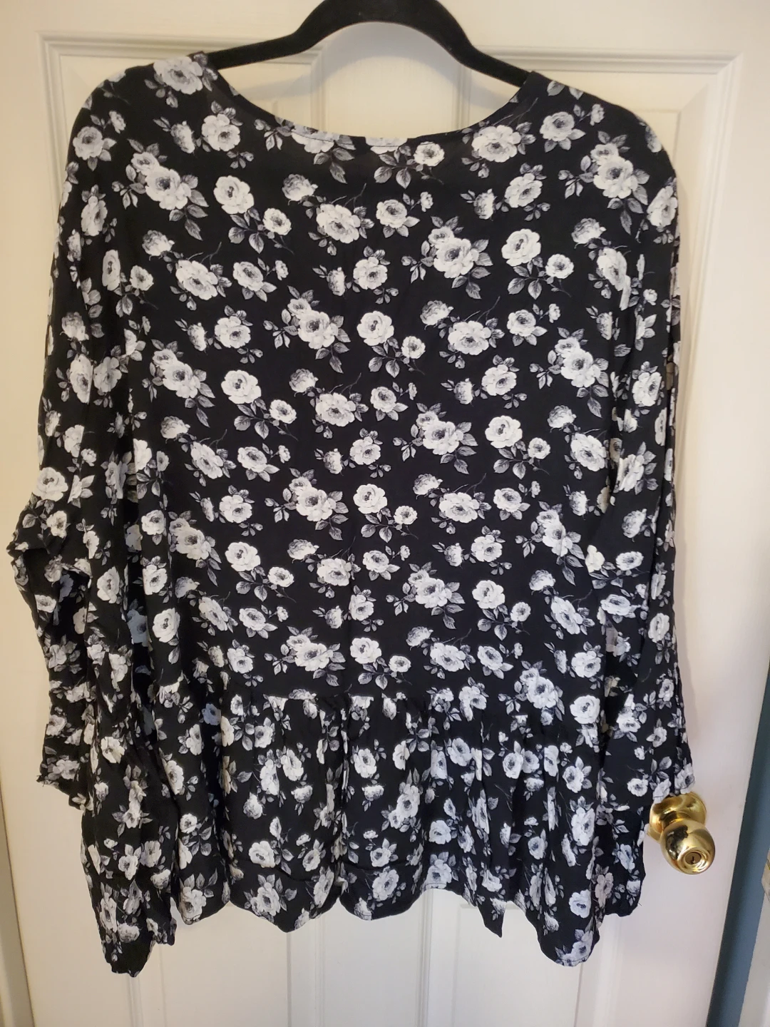 Plus Size Black and White Floral Peplum Top - photo 2