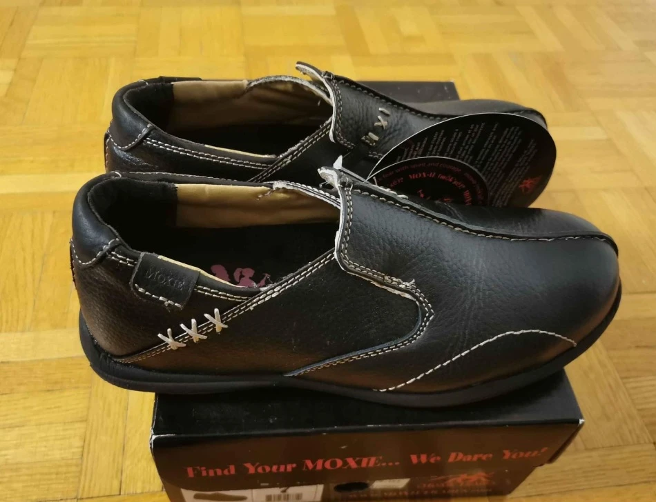 Women Steel Toe ( size 7)(price is firm)