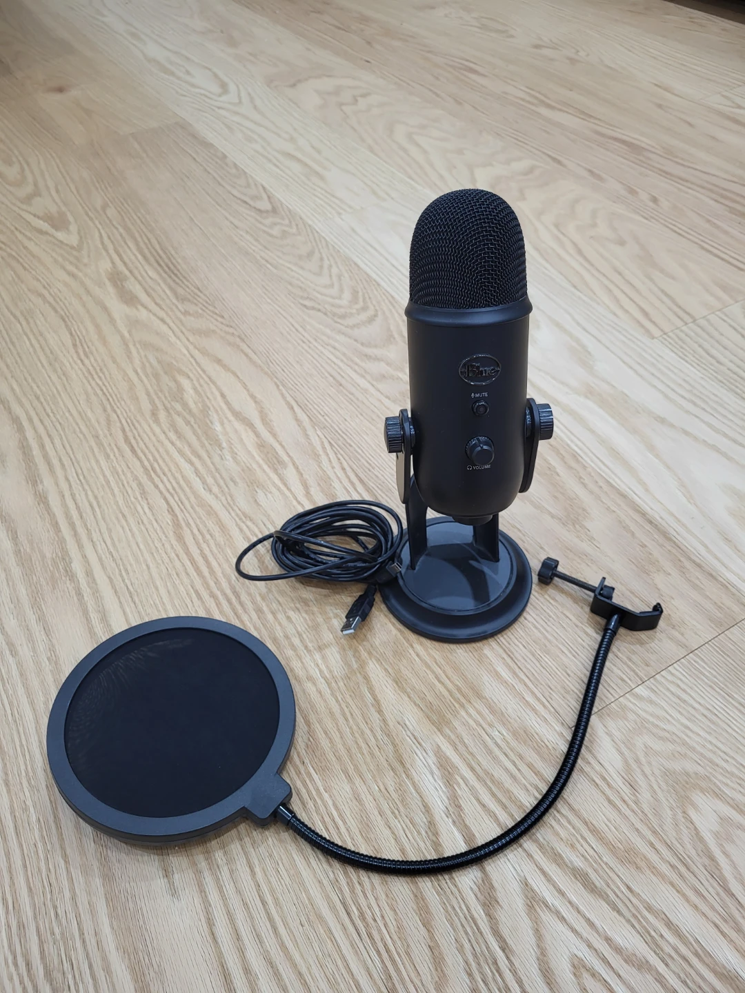 Blue Yeti USB Microphone with Pop Filter - photo 3