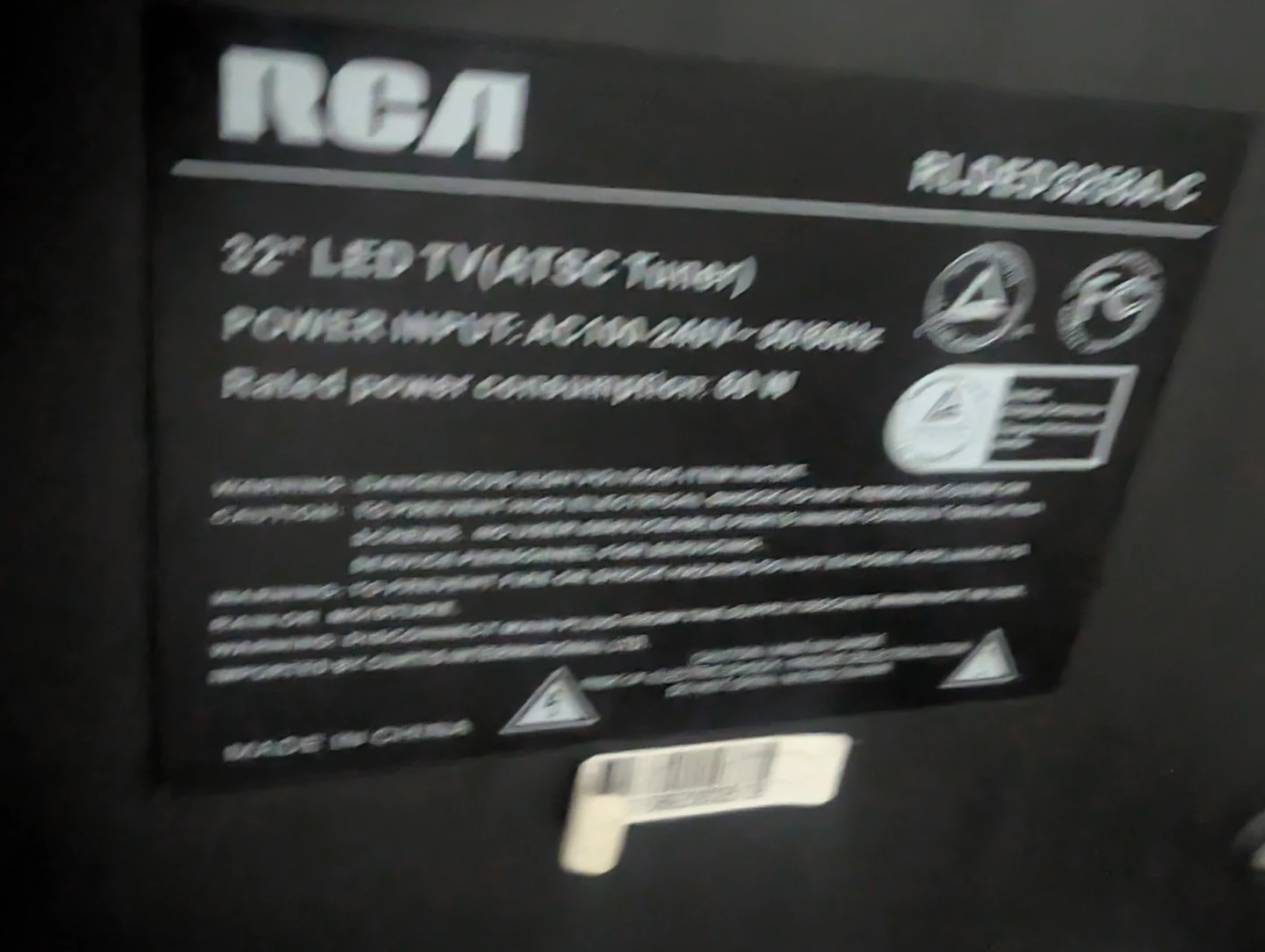 RCA 32" LED TV - photo 2