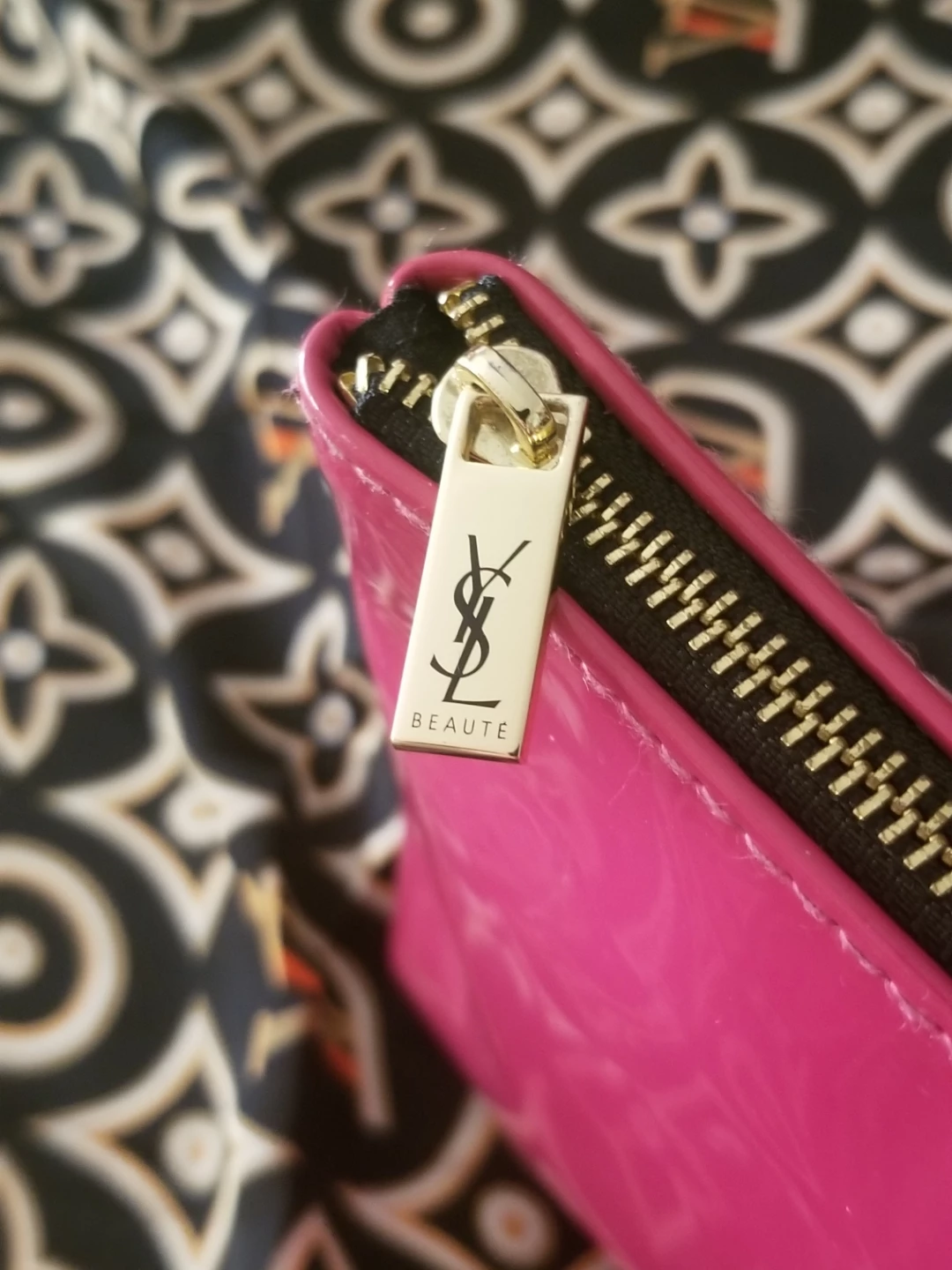 YSL Beauté Pink Patent Leather Mini Bag - photo 3