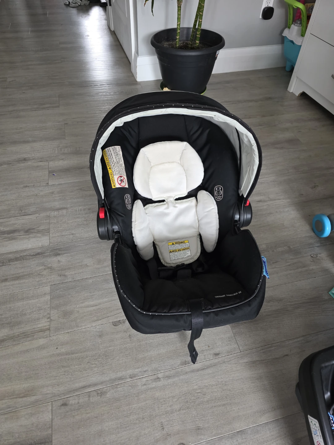 Graco SnugRide SnugLock 30 Infant Car Seat & Base