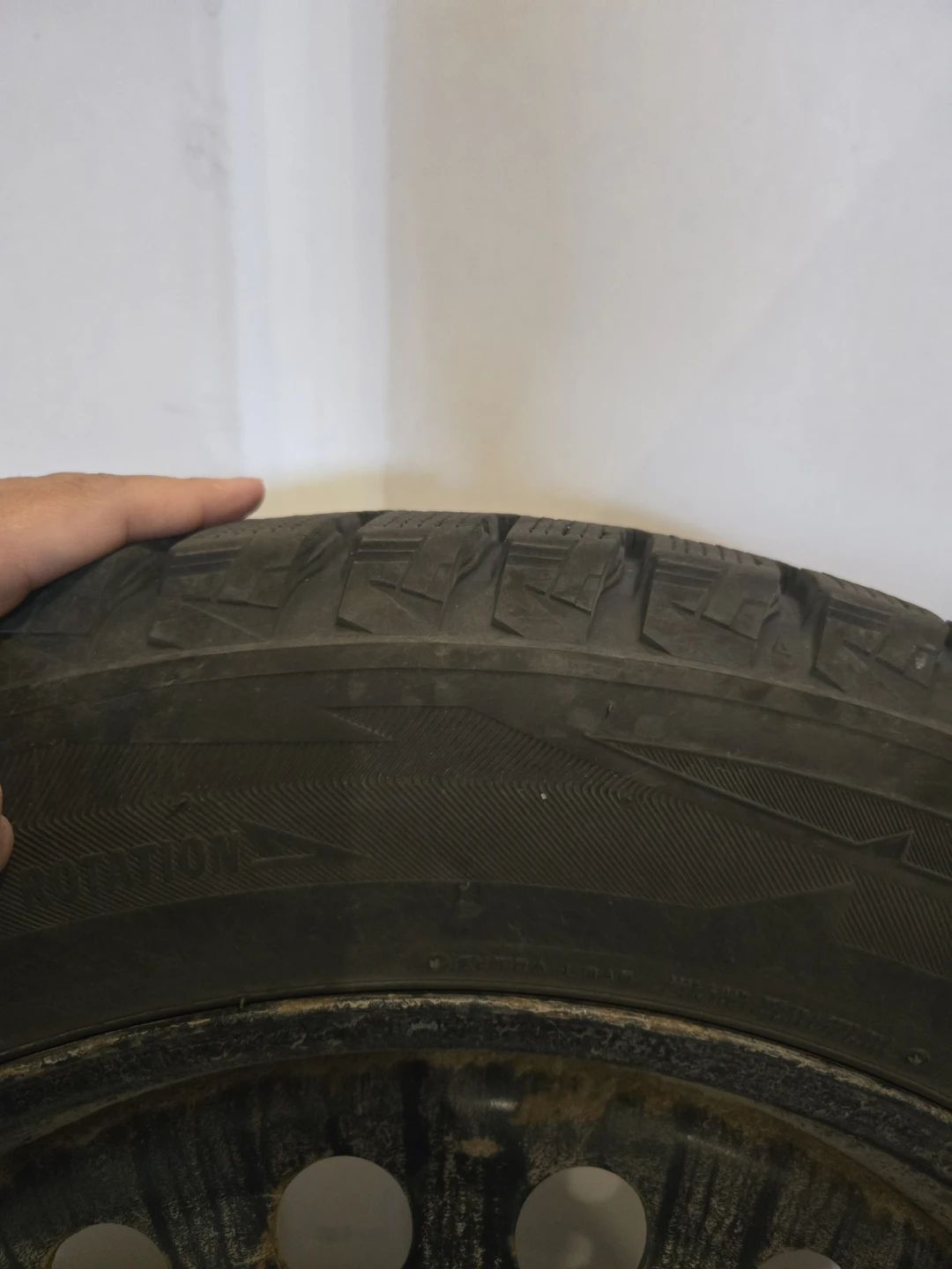 Bridgestone Winter Tire on Rim 235/55R19 105T - photo 4