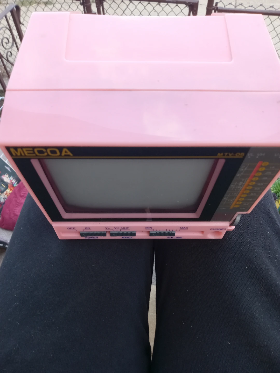 MECOA MTV-05 Pink Portable TV
