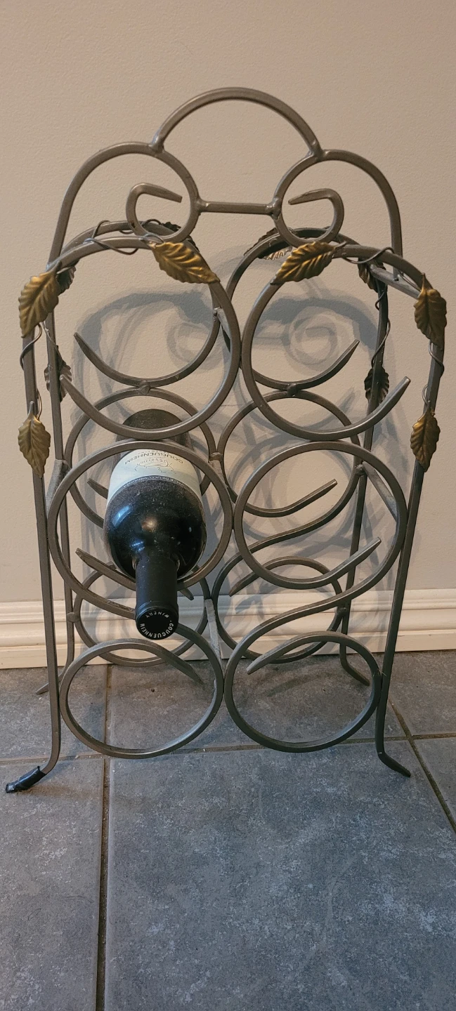 Wine rack (holds 6)