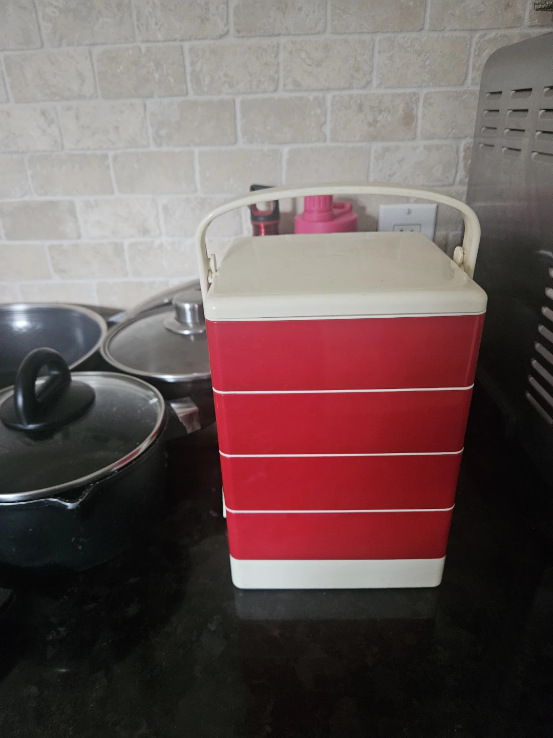 Kitchen & Home Items – Pots, Bento Lunch Boxes & Curtains - photo 2