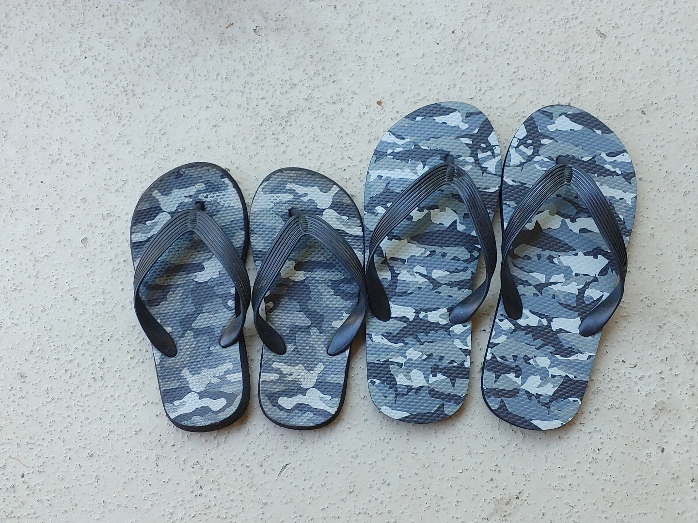 Camouflage Flip Flops (2 Pairs)
