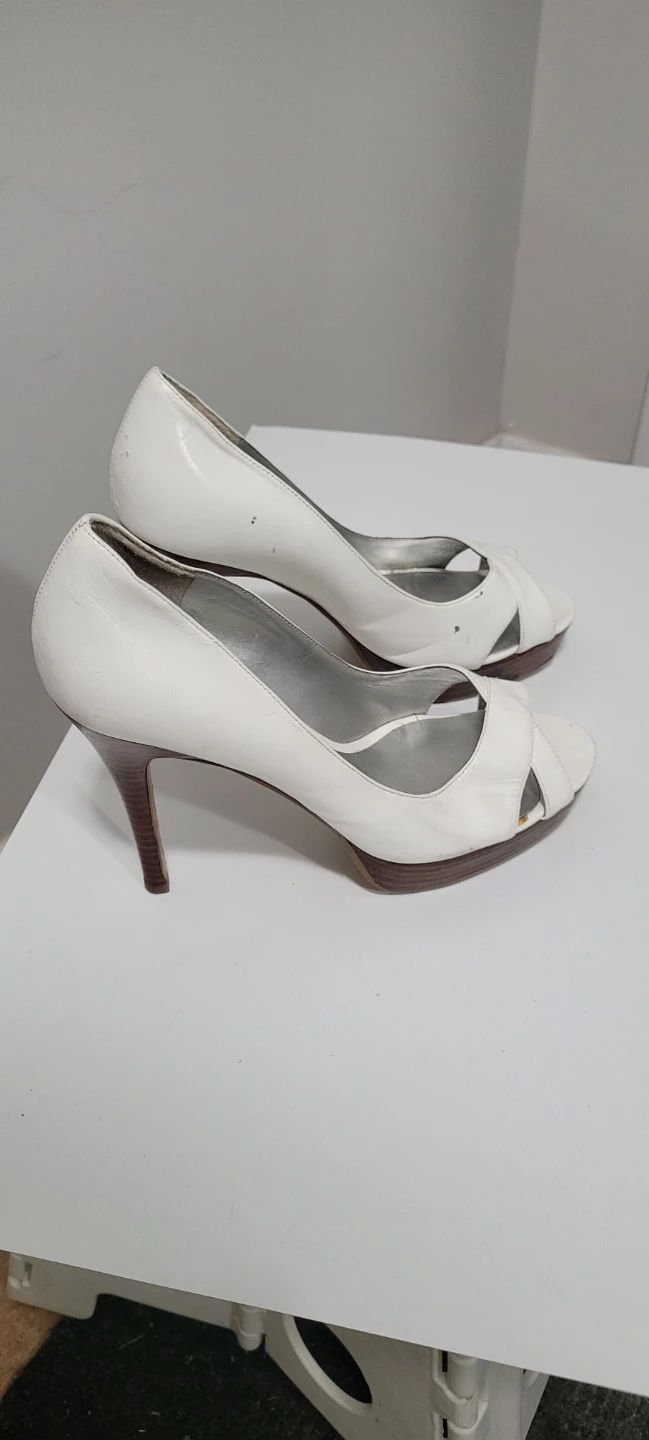 White GUESS Peep-Toe Heels Size 6 - photo 5