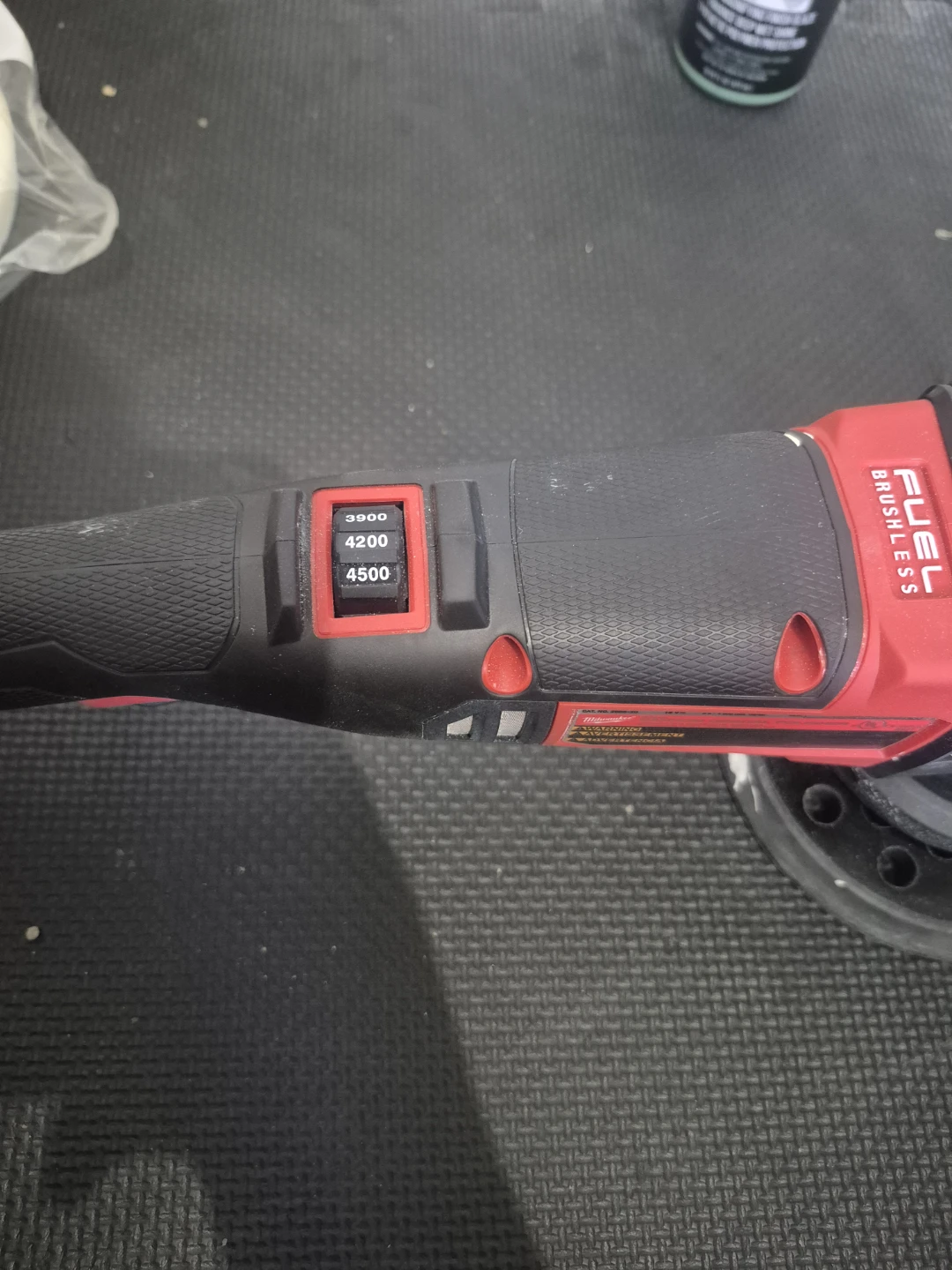 Milwaukee M18 FUEL Polisher with Hex Logic Pads