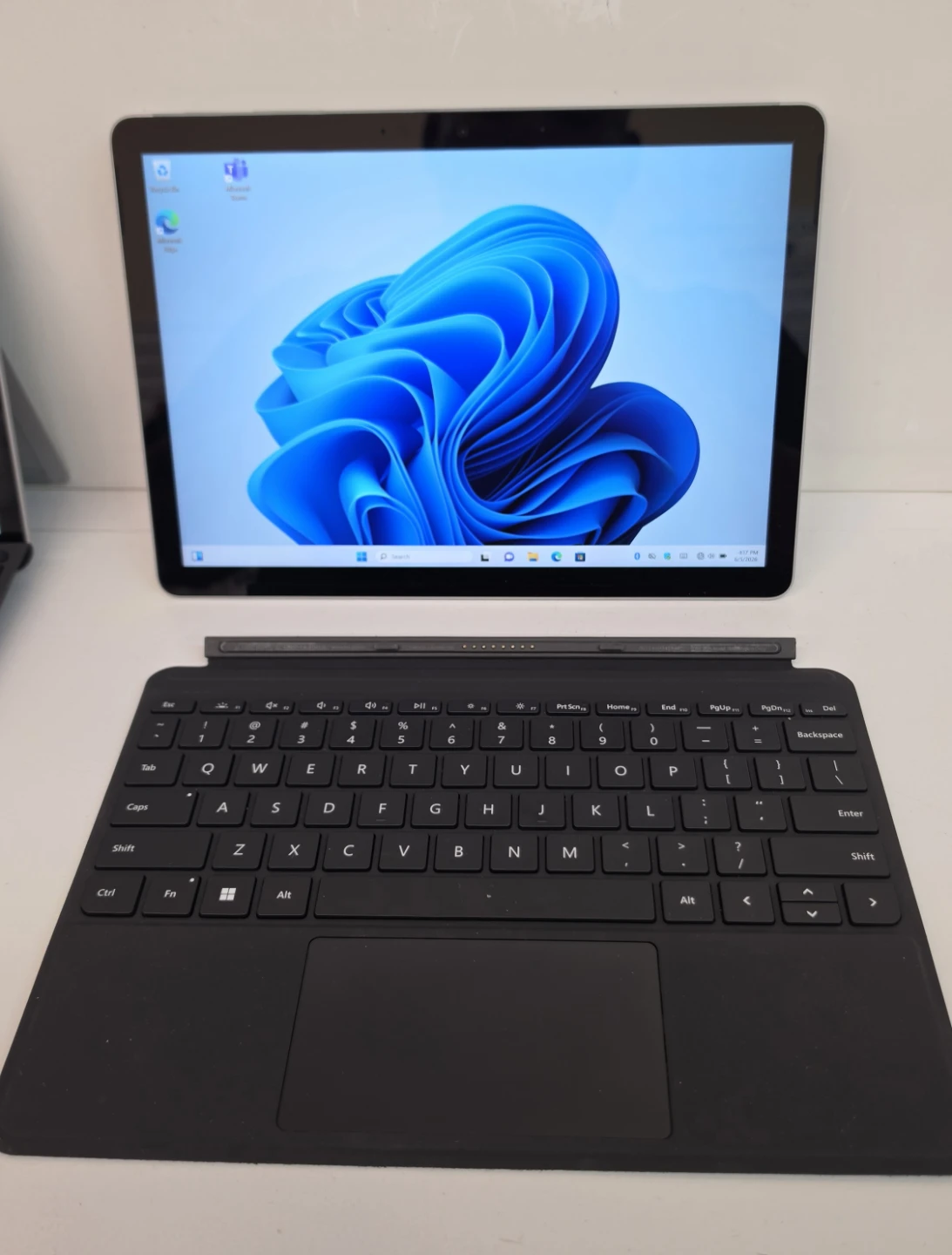 Surface go 3 wifi and cellular 10"  for sale - photo 4