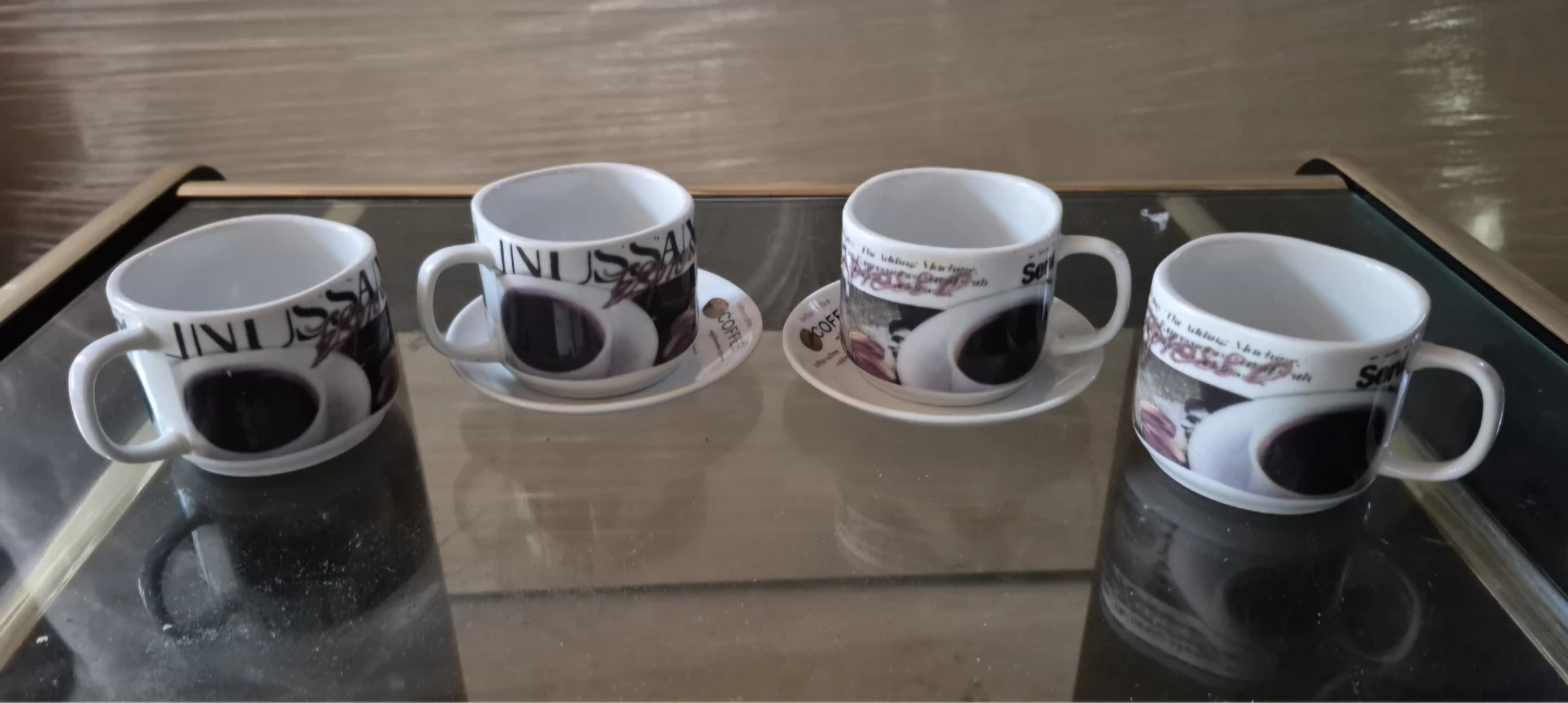 Set of 4 Coffee Mugs with Saucers