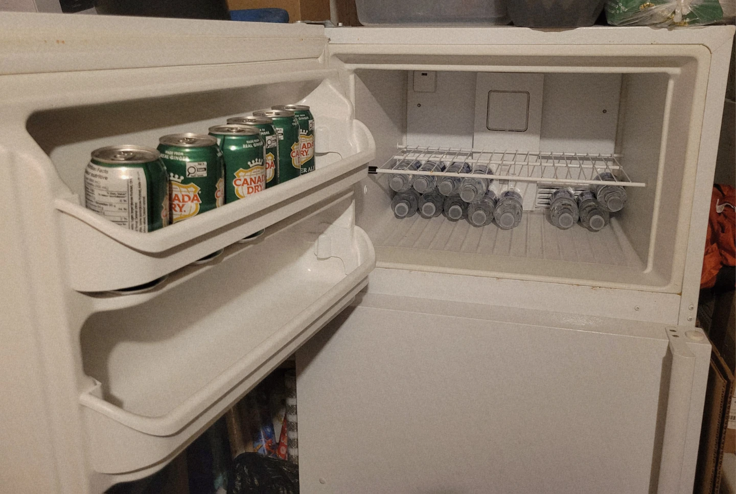 Frigidaire Top-Freezer Refrigerator - photo 4
