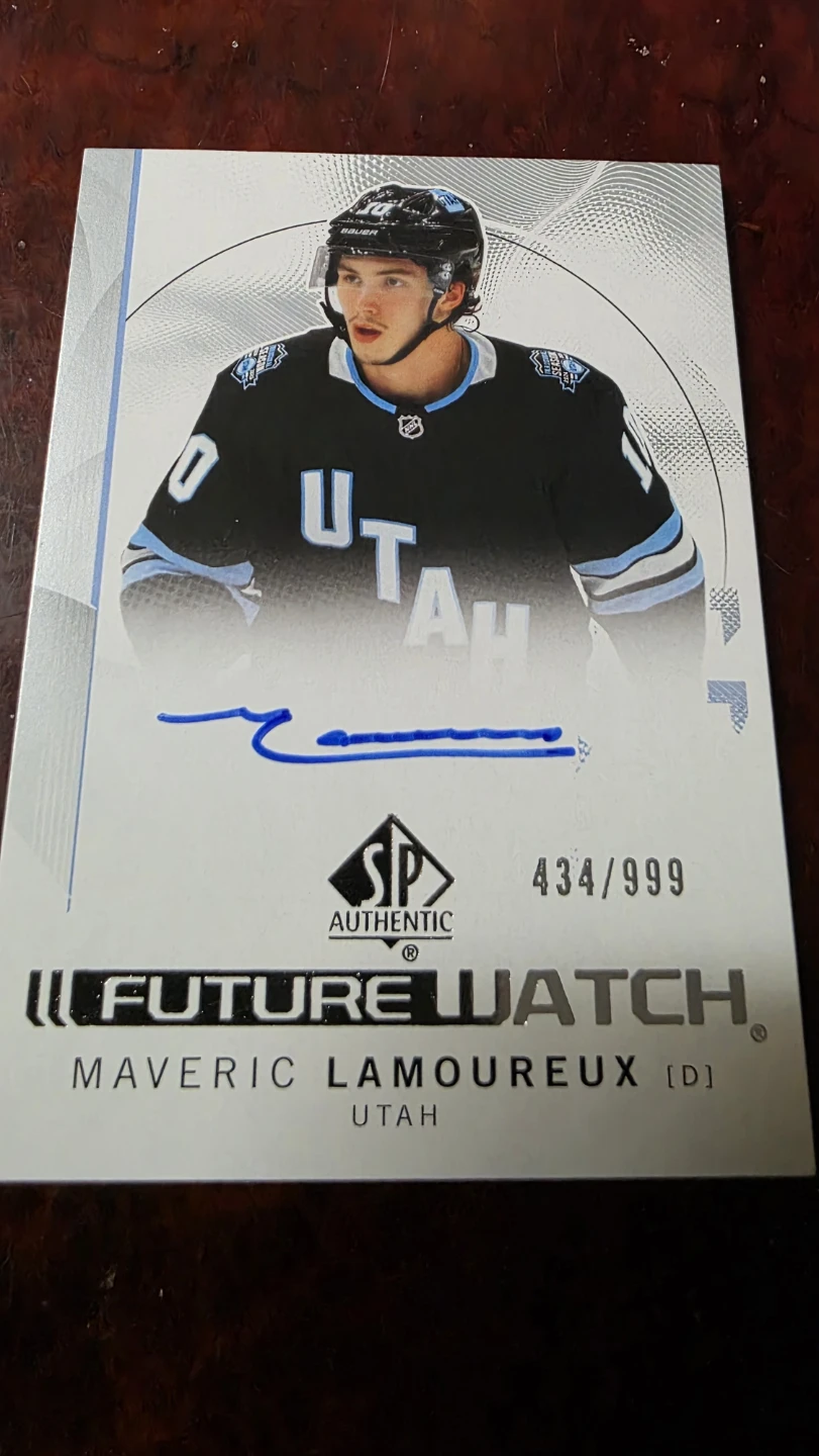 Maveric Lamoureux "Future Watch" Autographed Hockey Card