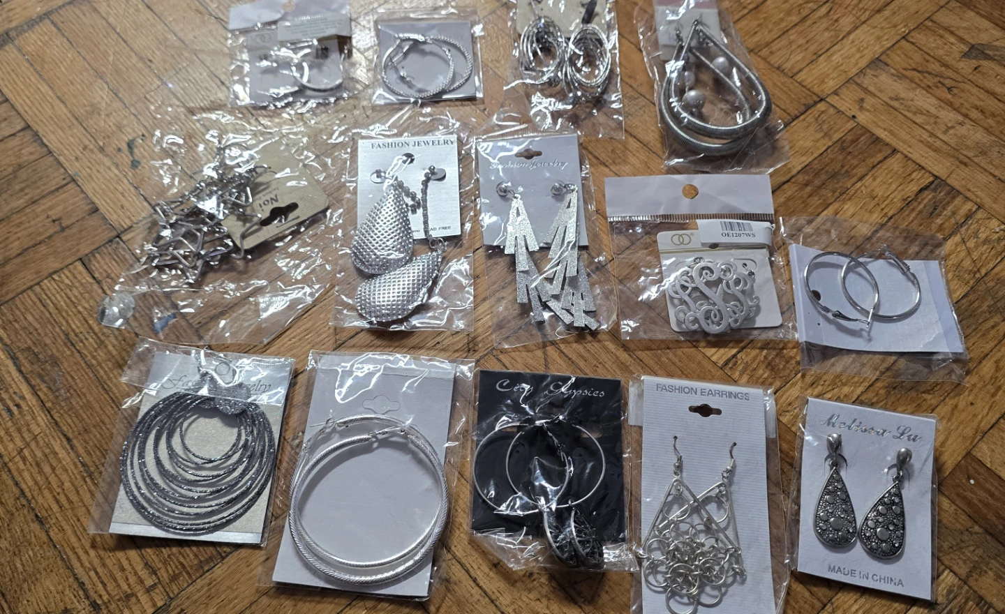 NEW $10 Assorted Fashion Earrings Bundle - photo 2