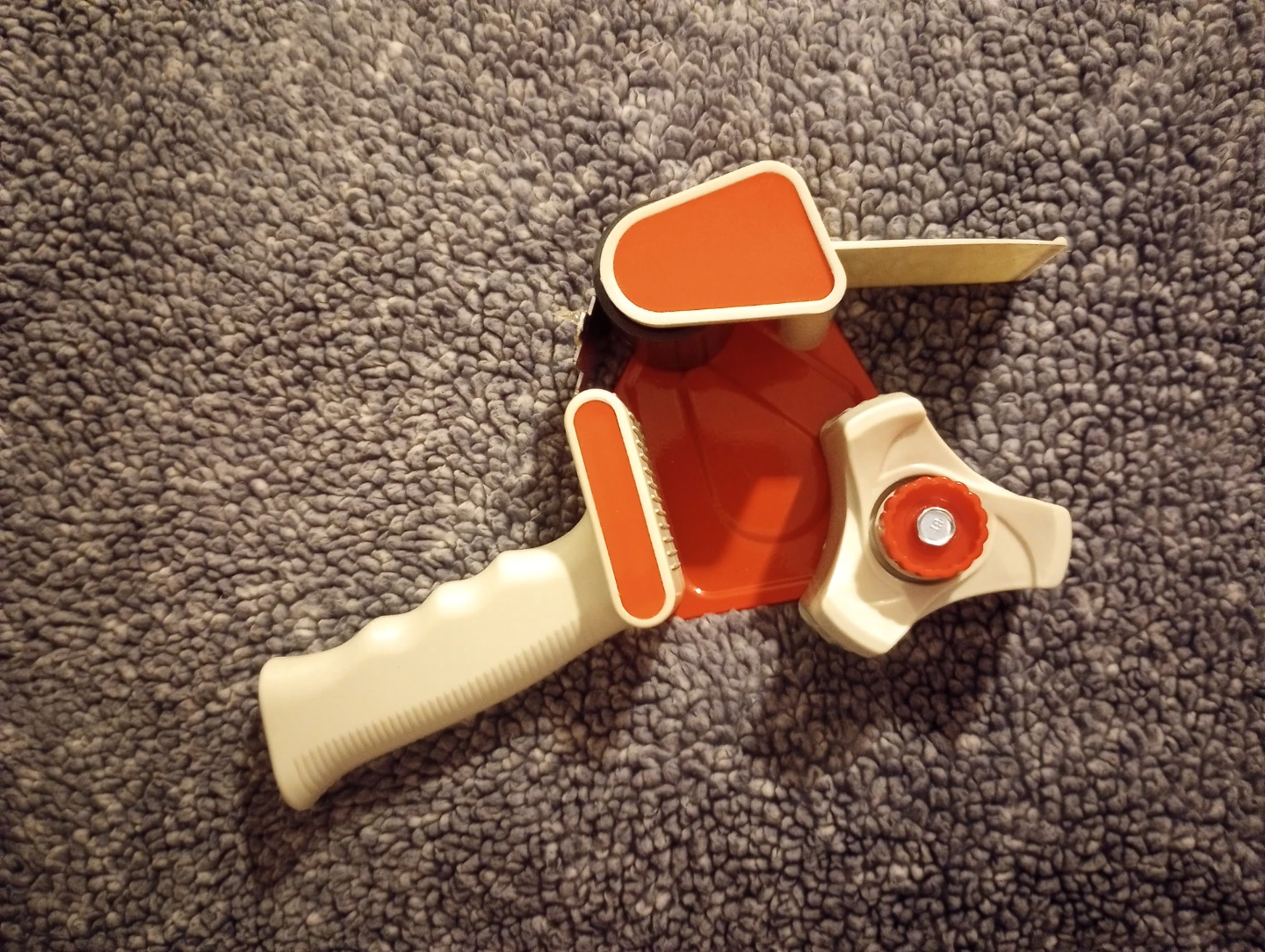Never Used Heavy Duty Packing Tape Dispenser
