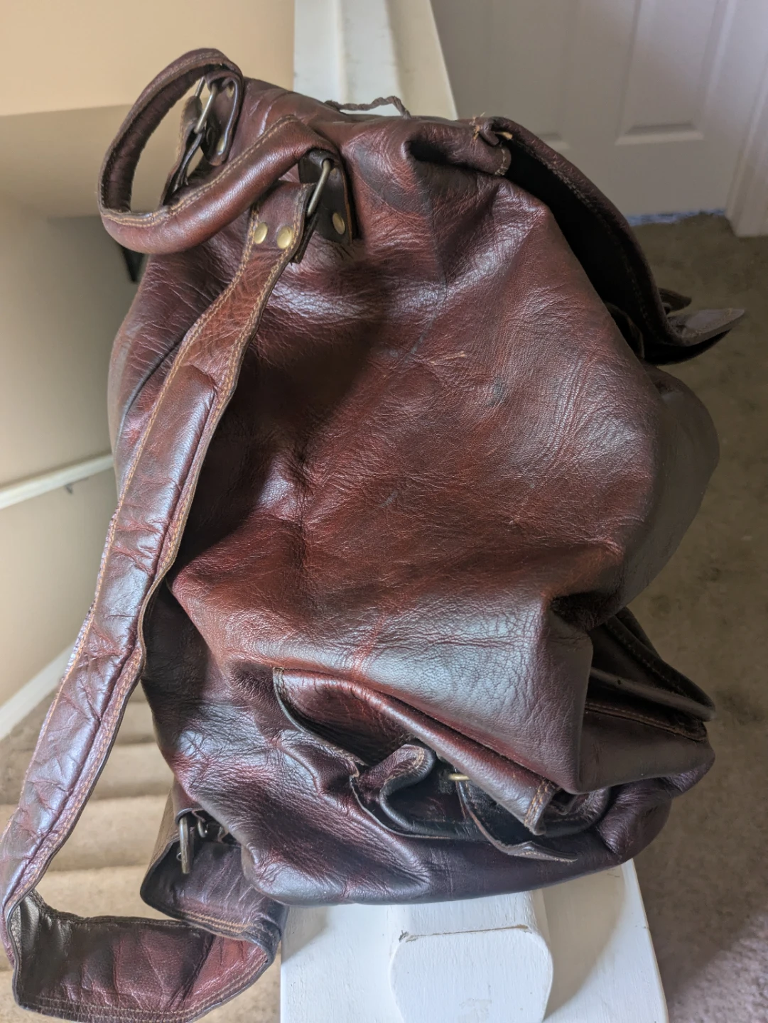 Vintage-Style Leather Backpack - photo 2