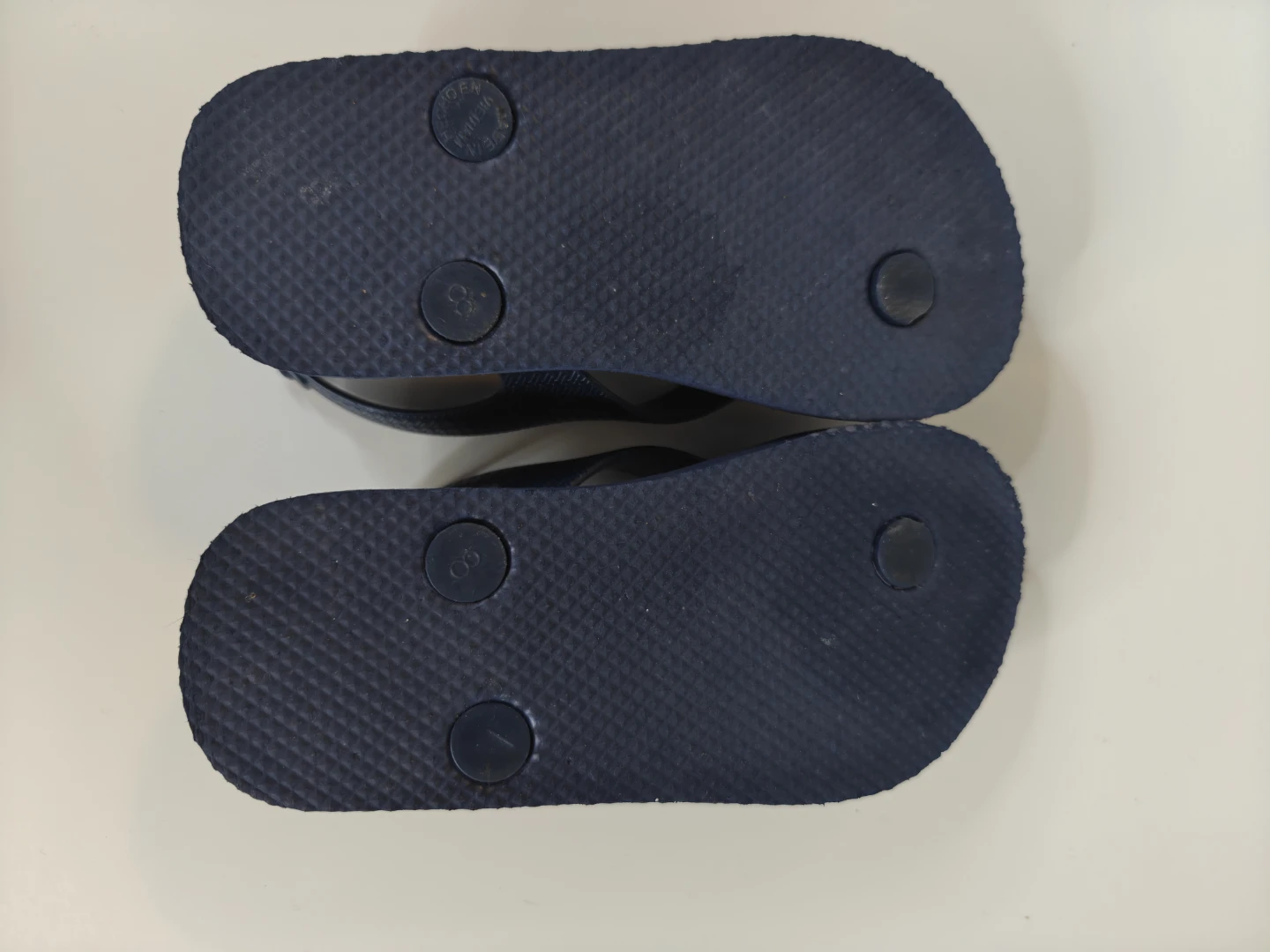 Old Navy Flip Flops  - Size 8 toddler - photo 3