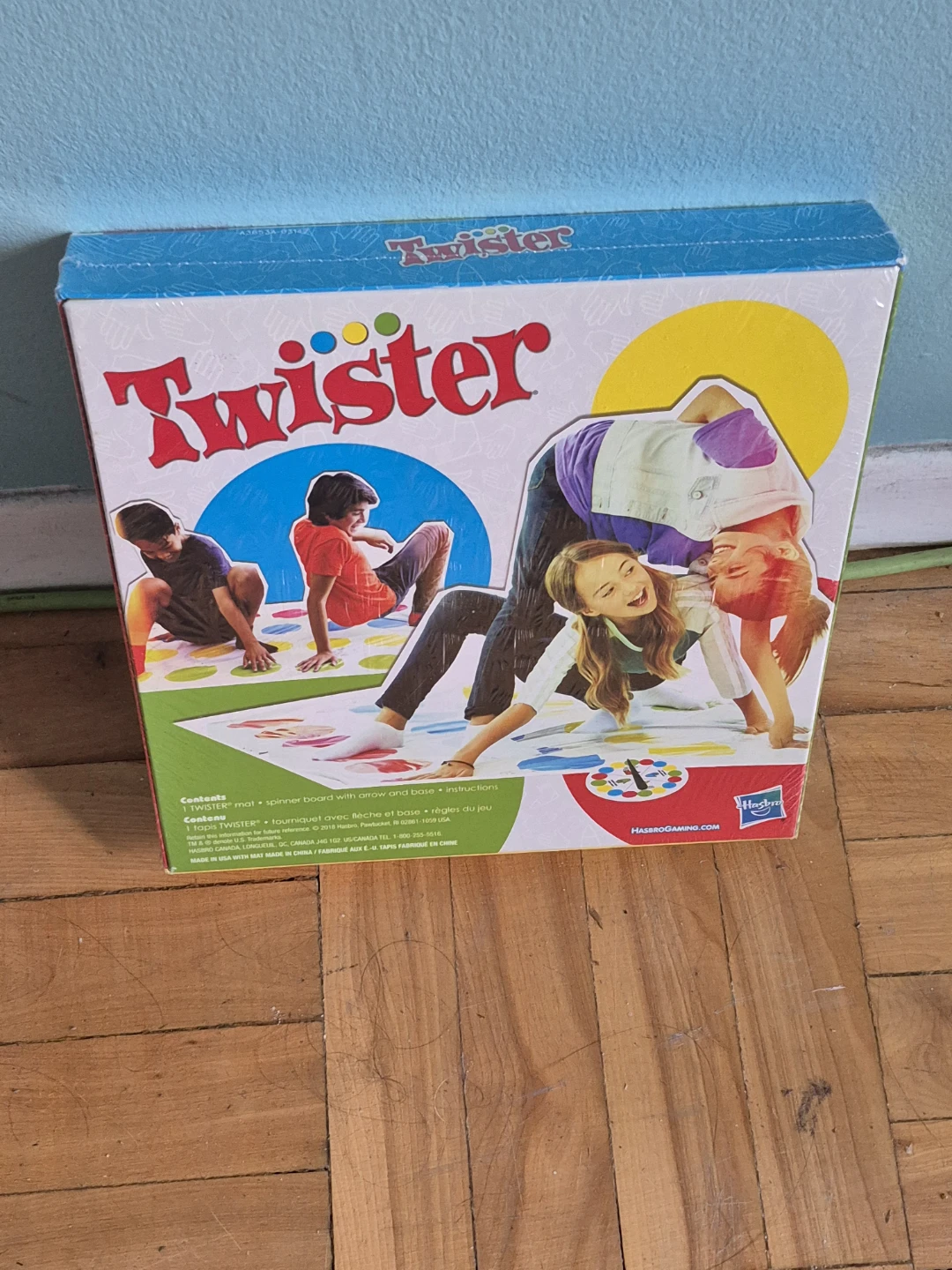BNIB)Ages 6+ Classic Twister Game - photo 2